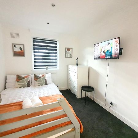 Deluxe Small Double Room - Travelling Professionals Luton  Exteriér fotografie